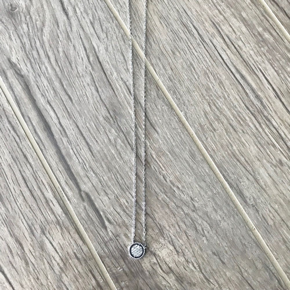 Round zirconia stone embellished pendant necklace - Picture 7 of 8